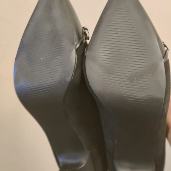 Black heels - Picture 2 of 3